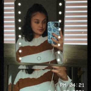 Meet your Posher, Yessenia